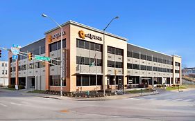 La Quinta Inn & Suites By Wyndham Indianapolis Downtown